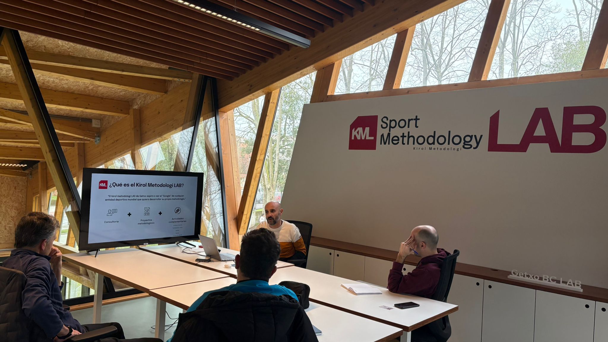 Innovation on the Court: Sport Methodology LAB Details Its Technological Tools to the Balonmano Romo Technical Area